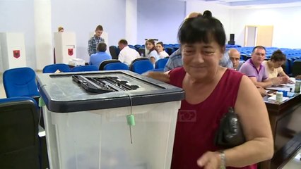 Top News - Kandidatët demokratë/  Nesër votohet në Gjirokastër