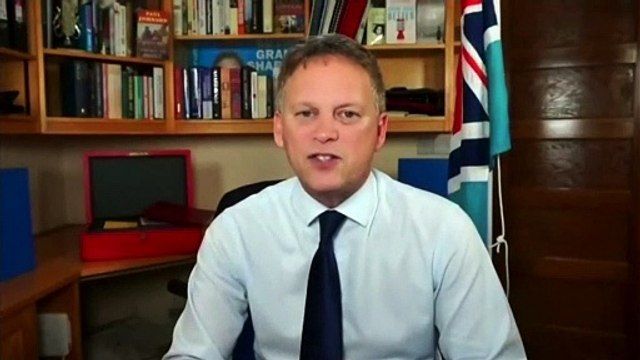 La Francia riapre al Regno Unito: ripartono camion, aerei, traghetti e treni