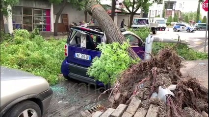 STUHITË GODASIN GJITHË VENDIN, PËRMBYTJE E BLLOKIM RRUGËSH NË DISA ZONA - News, Lajme - Kanali 7