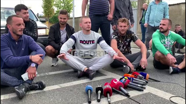 Shkodër/ Banorët e Hotit bllokojnë rrugën në shenjë proteste, mungesa e ndriçimit sjell aksidente