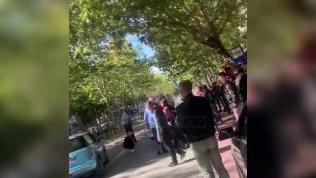 Tiranë/ Makina përplas 70-vjeçarin në Rrugën e Kavajës, pamjet nga i plagosuri i shtrirë përtokë