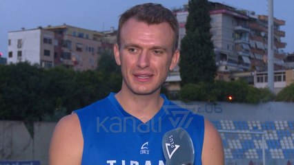 BASKETBOLL NË FUSHË FUTBOLLI, SPORTISTËT STËRVITEN NË STADIUM - News, Lajme - Kanali 7