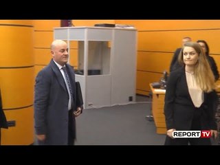Korrupsion dhe nxjerrje të sekretit/ Pezullohet nga detyra zv. drejtori i OFL-së, Artan Shkëmbi!