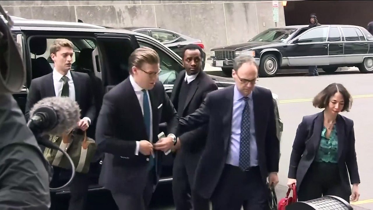 Trump concede 20 indultos, incluyendo a implicados en la trama rusa y el escándalo Blackwater