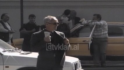 Kursi i kembimit valutor, bie leku rritet dollari - (29 Tetor 2000)