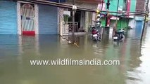 Driving on flooded street, walking in waist-deep water_ Monsoon flood visuals in Patna