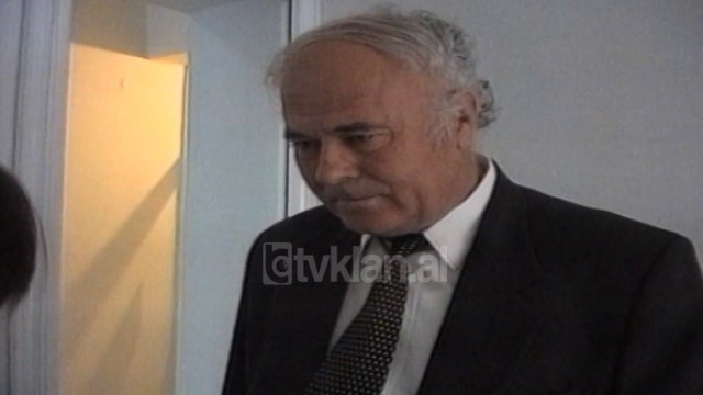 Vazhdon situata energjetike e renduar ne vend (1 Nentor 2000)