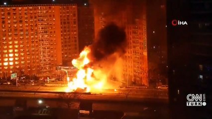 New York'ta büyük yangın... Art arda patlamalar yaşandı | Video