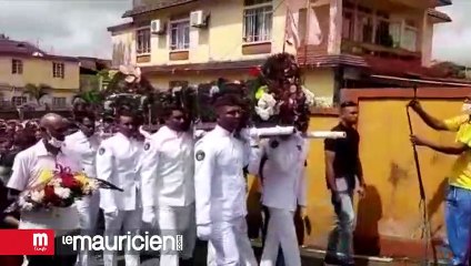 (Vidéo) Obsèques du constable Naipal : honneurs militaires et rituels religieux