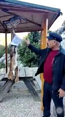 Kaçak avcılıkla mücadele eden muhtarı, avladıkları dağ keçisine astıkları notla tehdit ettiler