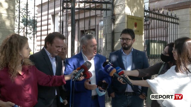 Report TV -'Ligjet' shtyjnë diskutimet për listat e hapura! Opozita parlamentare bojkoton mbledhjen
