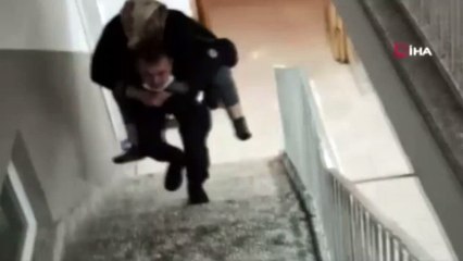 Polisten takdir toplayan hareket