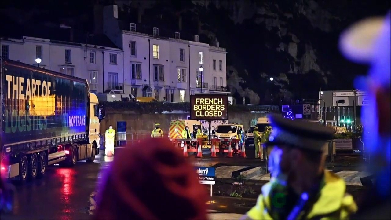 Verkehrschaos in England trotz gelockerter Corona-Einreisesperre