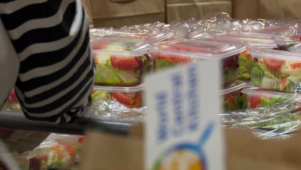 Voluntarios de la ONG World Central Kitchen en Madrid