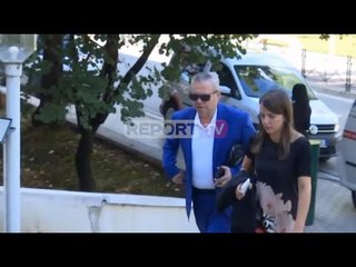 Report TV - Murrizi dhe Hajdari shkojnë "krah për krah" në mbledhjen e Këshillit Politik