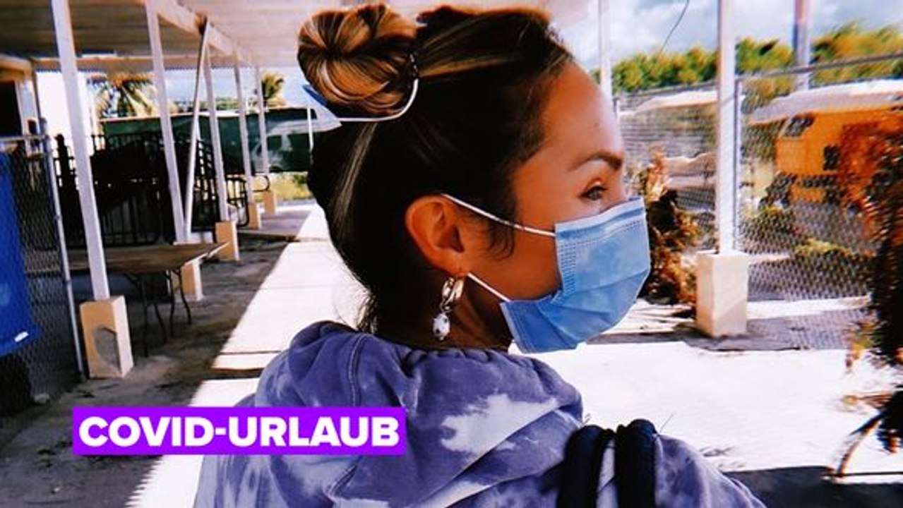 Covid hält Naomi Campbell und Candice Swanepoel nicht von ihrem Weihnachtsurlaub ab