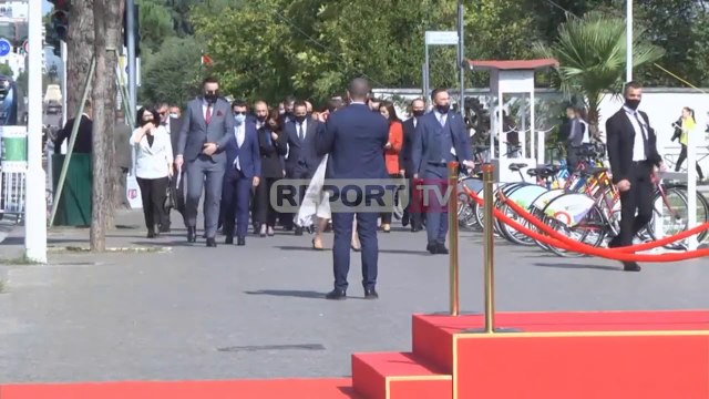Report TV -Mbërrin delegacioni i Kosovës në Pallatin e Kongreseve
