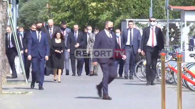 Report TV -Mbledhja mes dy qeverive/ Rama dhe Hoti në këmbë drejt Pallatit të Kongreseve!