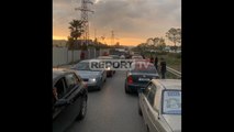 Mbi 40 trafik i rënduar në rrugën dytësore të autostradës Tiranë- Durrës, shoferët fikin makina!