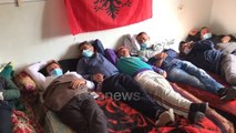 Ora News - Dita e gjashtë e grevës së urisë e naftëtarëve për të marrë pagat e prapambetura