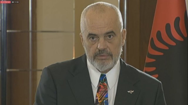 Ora News - Batuta e Ramës që bëri për të qeshur zyrtarin e SHBA dhe ambasadoren amerikane