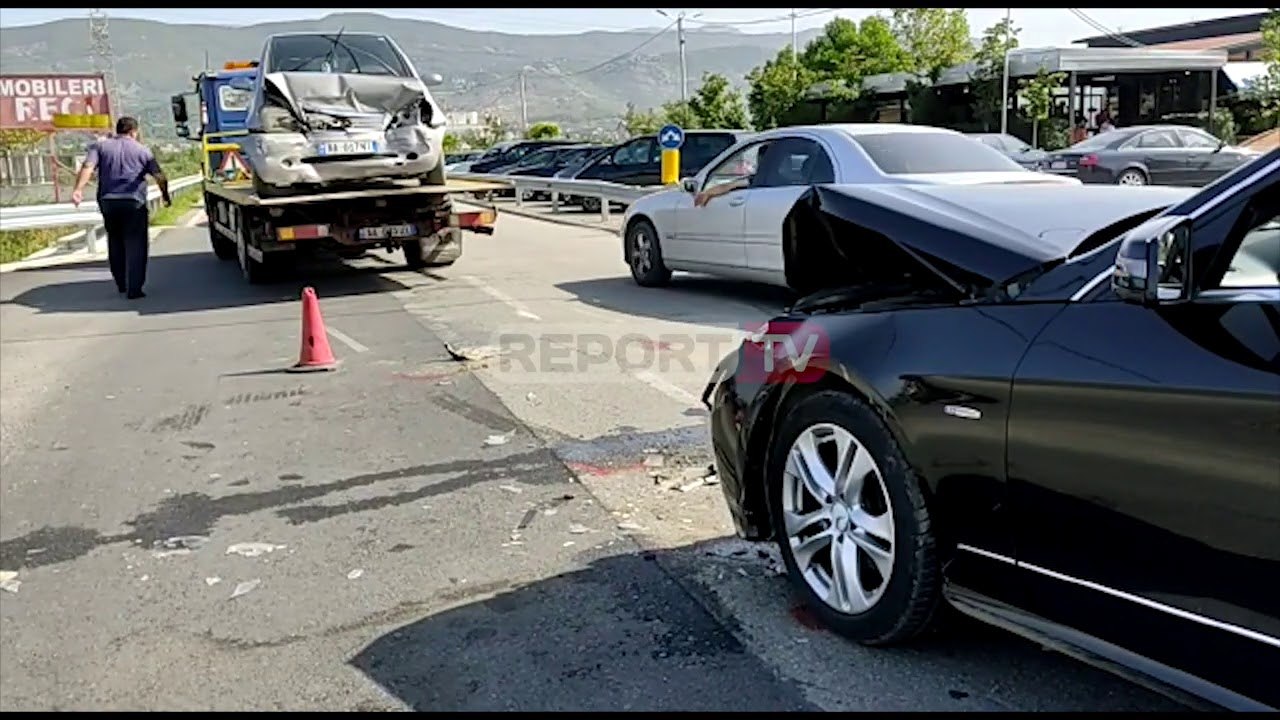 Report TV -Përplasen dy makina në Kurbin, plagoset i moshuari, niset me urgjencë drejt Traumës
