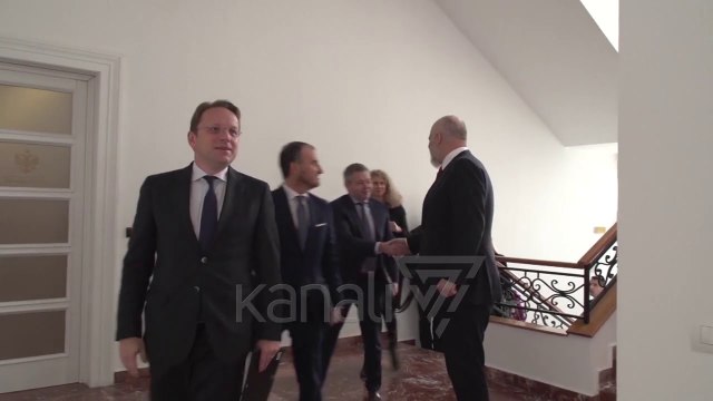 VARHELYI VIZITON SHQIPERINË,TË MARTËN PUBLIKOHET PROGRES RAPORTI - News, Lajme - Kanali 7
