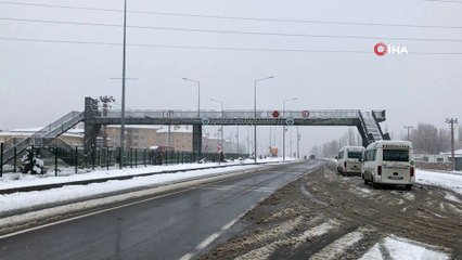 Kar uyarısı yapılan Iğdır, beyaz gelinliğini giydi