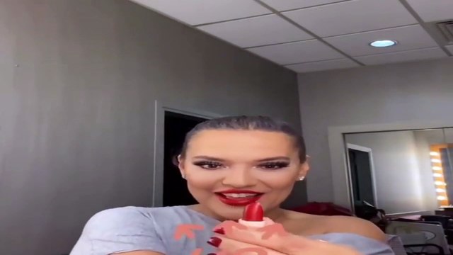 Ünlü şarkıcı Demet Akalın ruju satışa sunuldu! Demet Akalın'ın ruju ne kadar?