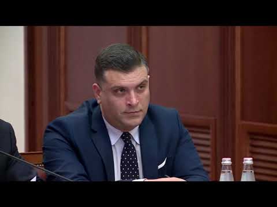 Meta e Rama sulmojnë njëri tjetrin në rrjetet sociale