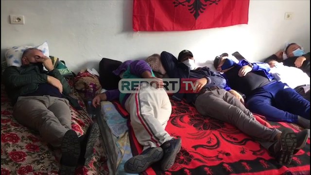 Report TV - Dita e shtatë e grevës së naftëtarëve! Rëndohet gjendja e tyre shëndetësore!