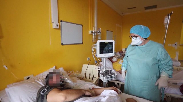 Rekord pacientësh të shtruar në dy spitalet Covid, 4 viktima dhe 149 raste të reja nga virusi