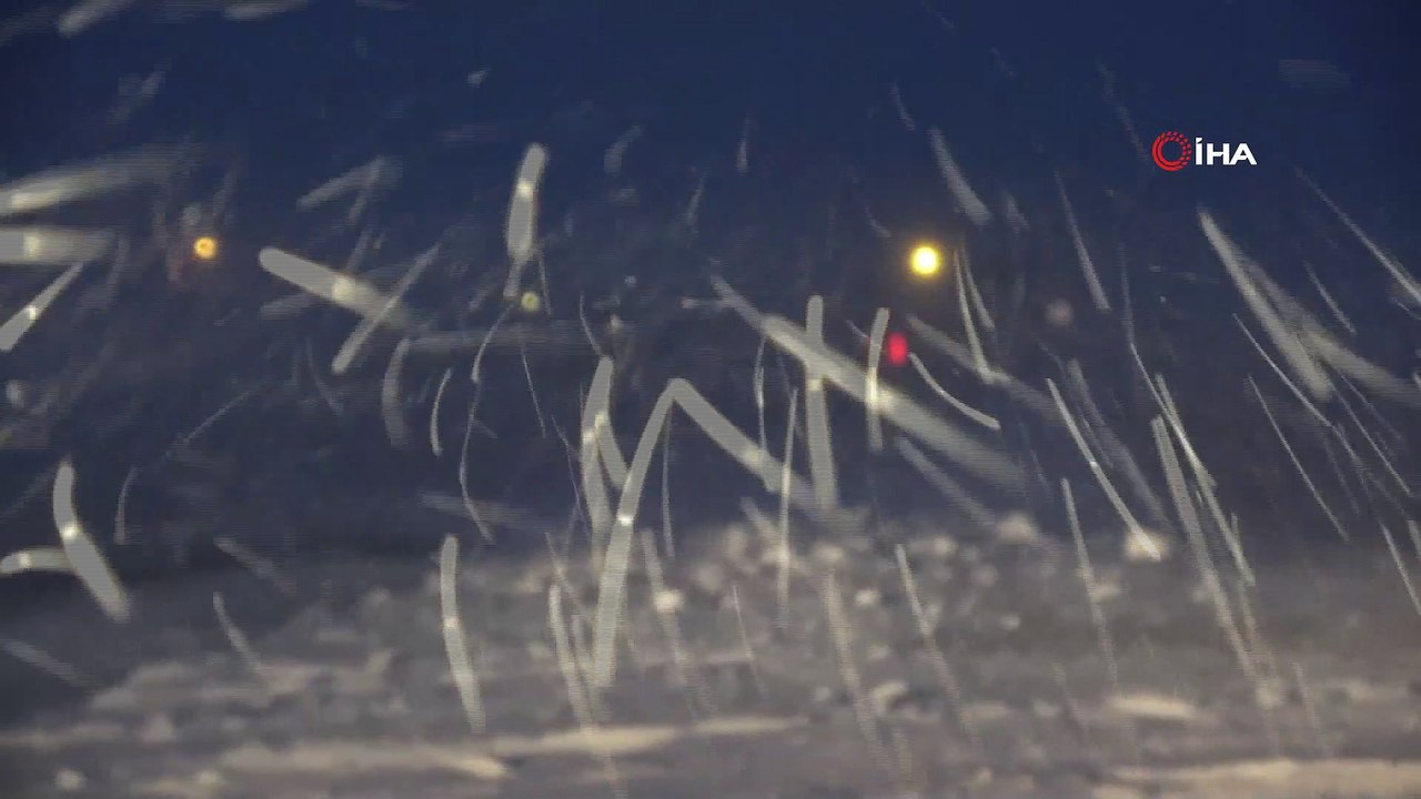 Ardahan’da kar ve tipi ulaşımı aksatıyor