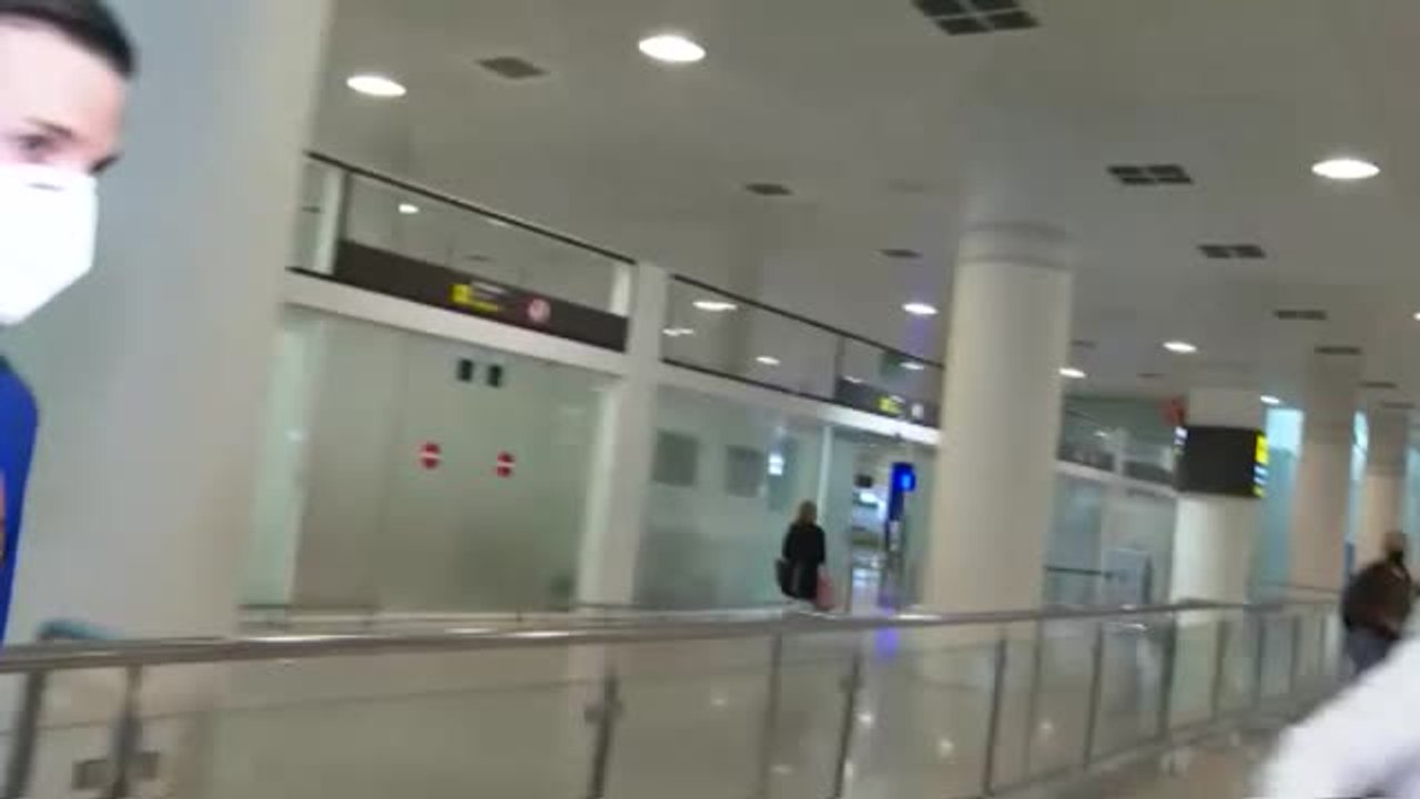 Heurtel llega a Barcelona con rostro serio y sin articular palabra