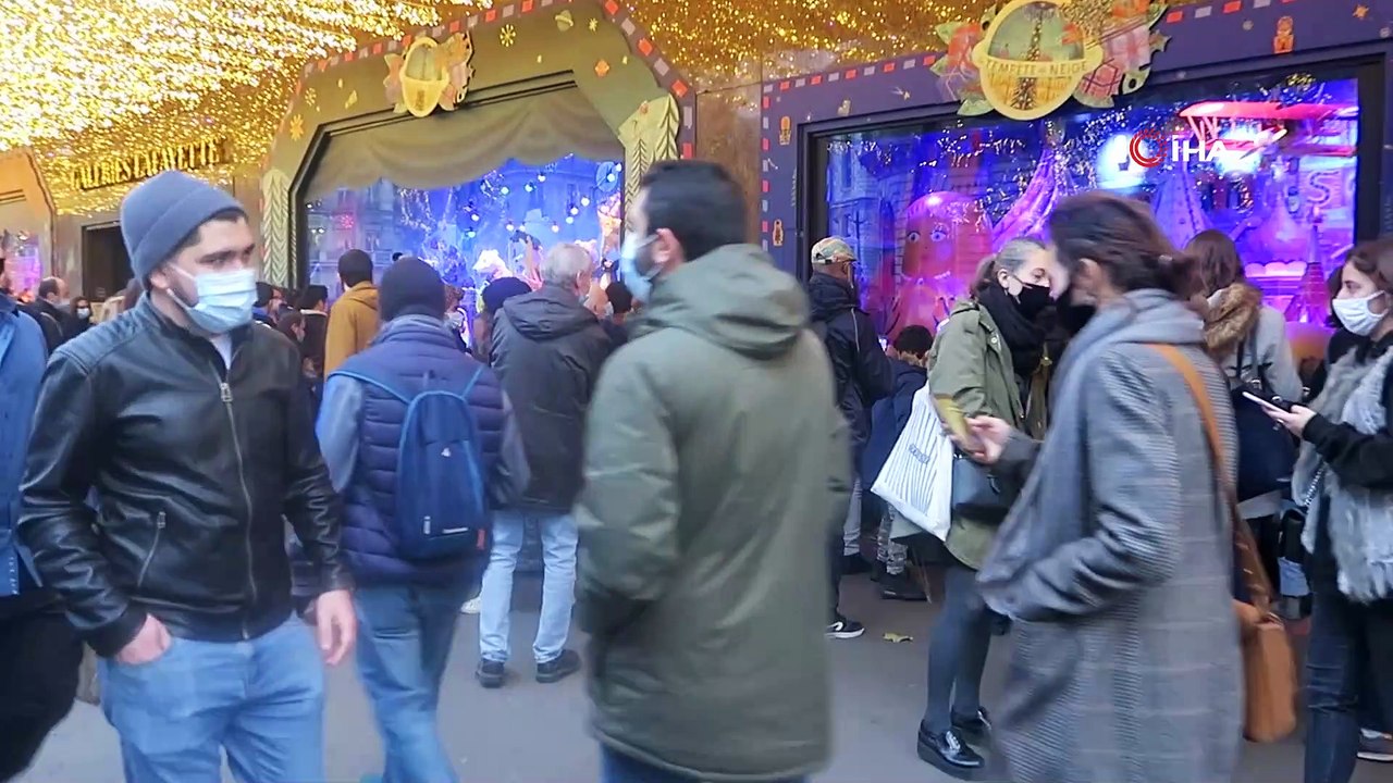 - Paris'te Noel alışverişinde Covid-19 önlemleri unutuldu- Başkentliler korona virüse rağmen mağazalara akın etti