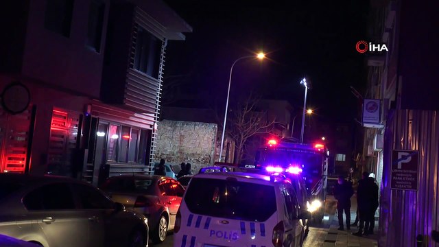 Kadıköy'de yanan araçta bulunan iki kişi feci şekilde can verdi