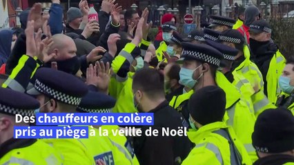 Pris au piège à la veille de Noël, des routiers excédés en Angleterre