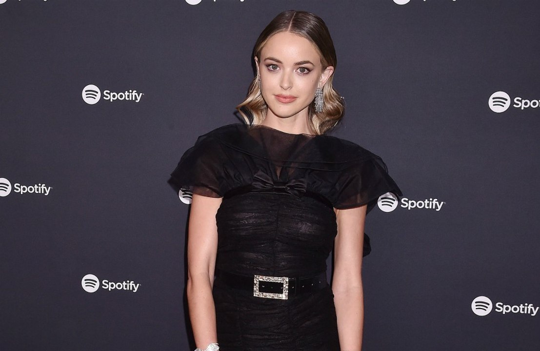 Kaitlyn carter verliebte sich sehr in miley cyrus