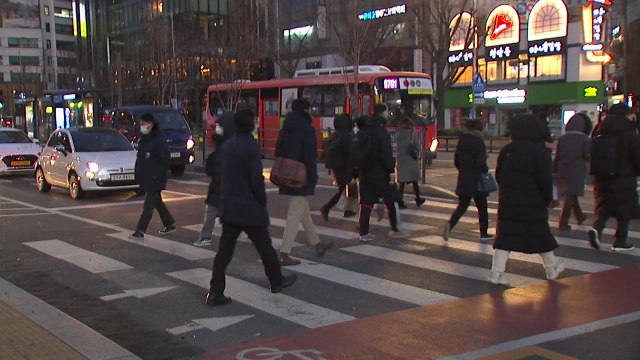 [날씨] 중부 곳곳 아침까지 비·눈...퇴근길 찬 바람 / YTN