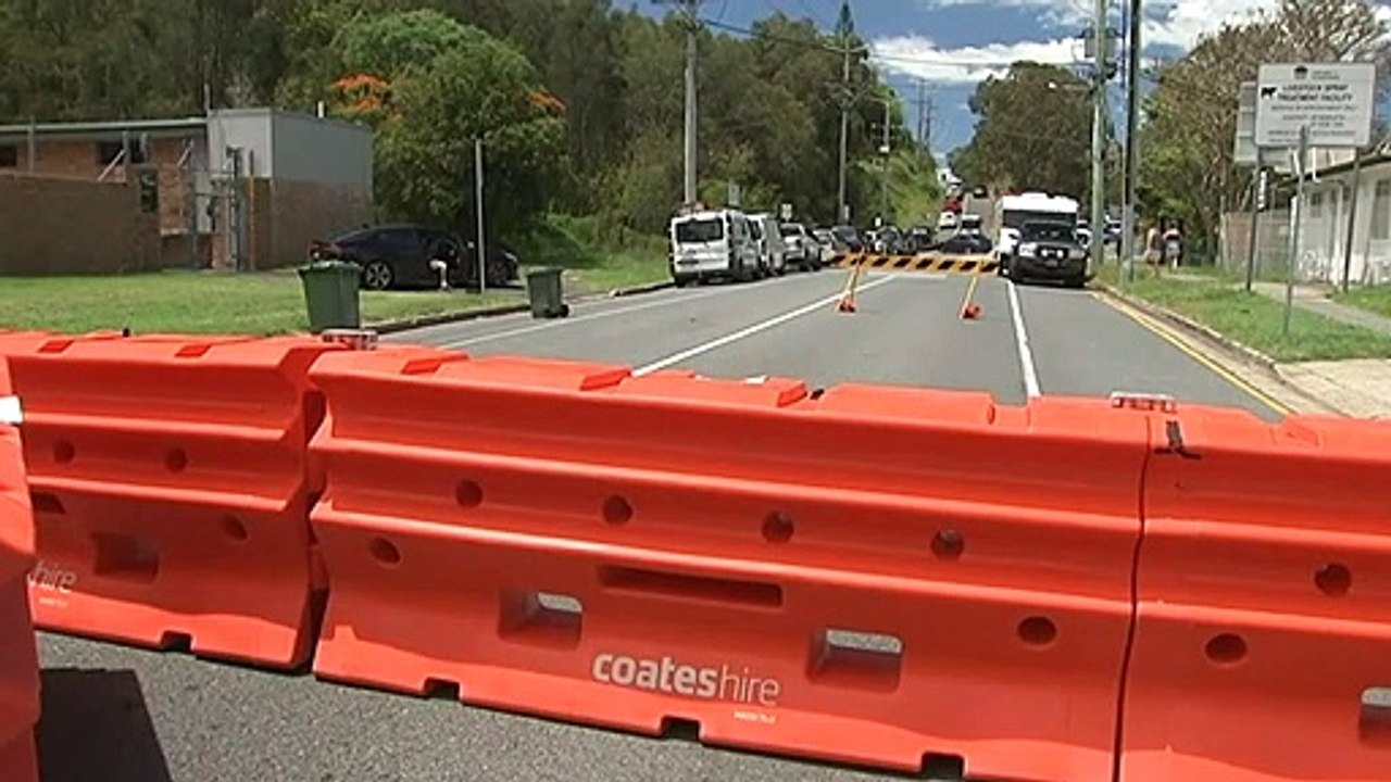 Traffic builds at the border between Qld and NSW