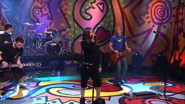 Avril Lavigne - Sk8er Boi (Live @ The Tonight Show with Jay Leno) (2002/10/09) HDTV 1080i HD