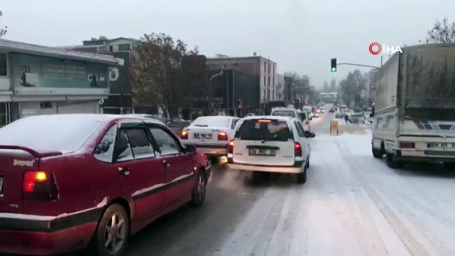 Başkent güne kar ile uyandı