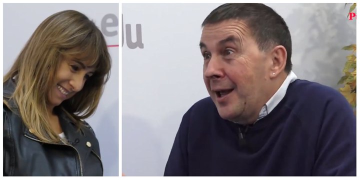 Ana Pardo de Vera (Público) comparte risas con el bilduetarra Arnaldo Otegi y sus ataques a la Casa Real