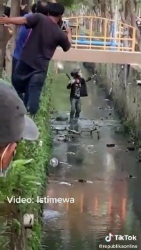 An Armed Thief BECOMES MONTHLY CITIZENS