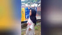 (Mak beti)  beti minta hp parodi