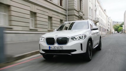The first-ever BMW iX3 - City Driving