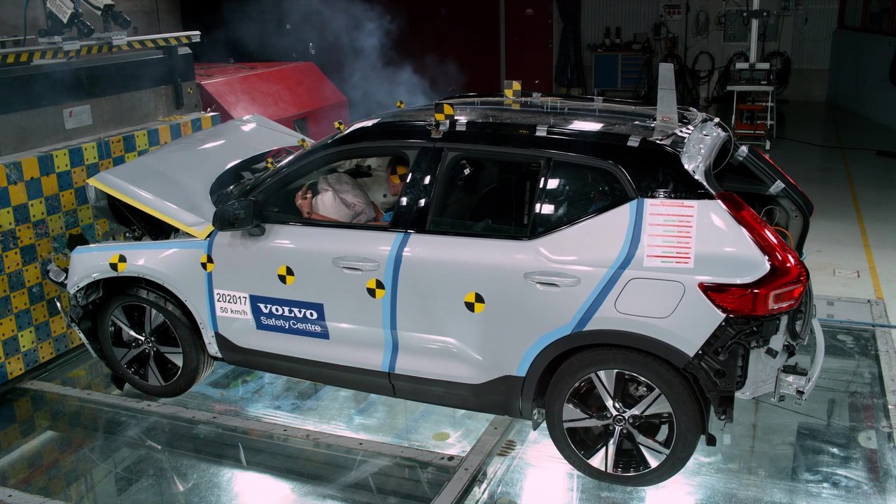 Volvo XC40 Recharge P8 Crash Test Front collision