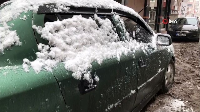 Ağrı’da kar yağışı yerini buzlanmaya bıraktı