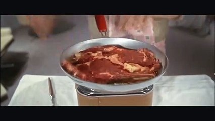 Extrait du film Le gendarme à New-York (1965) - L'entrecôte pas maintenant !