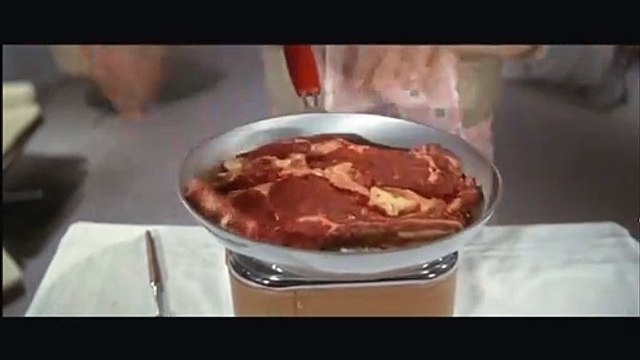Extrait du film Le gendarme à New-York (1965) - L'entrecôte pas maintenant !